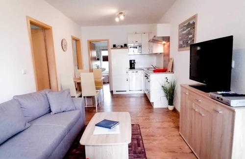 Zutzen Apartment | Guest Rated 9.8: Apartment 'Cherry' with Ocean View & Pool