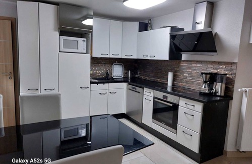 Waggershausen Apartment | Central Vacation Apartment with Spa and Hot Tub Amenities