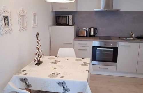 Hohenpeißenberg Apartment | Ideal Vacation Apartment for 2 in Hohenpeißenberg