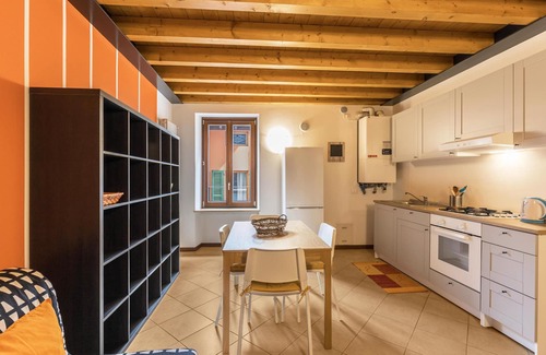 Gardone Riviera Apartment | Oceanfront Vacation Apartment “Le Pleiadi Merope” with Wi-Fi