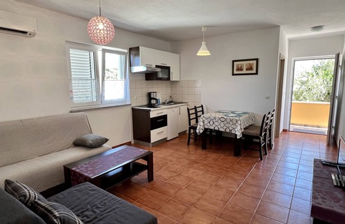 Seget Vranjica Apartment | Tranquil Apartment SUNSHINE with Sea View & Family Amenities