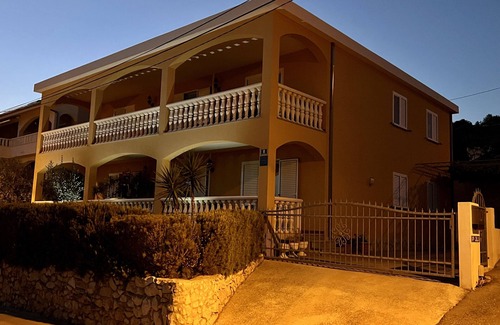 Seget Vranjica Apartment | Tranquil Apartment SUNSHINE with Sea View & Family Amenities