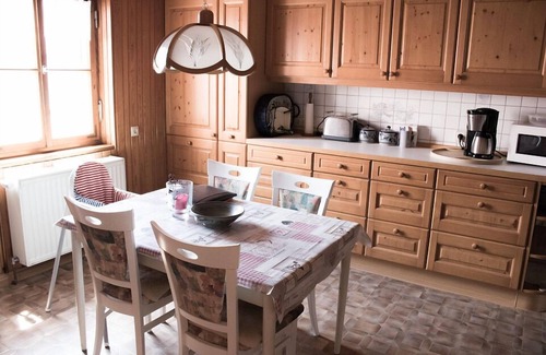 Leutershausen Apartment | Bright Apartment for 4 Guests in Leutershausen Awaits
