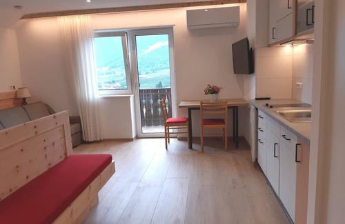 Naturno Apartment | Relaxing Retreat: Wallburg Vacation Apartment in Naturns