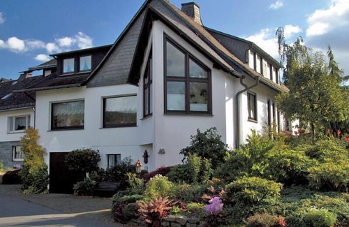Eslohe Apartment | Spacious Vacation Apartment with Terrace for 5 Guests