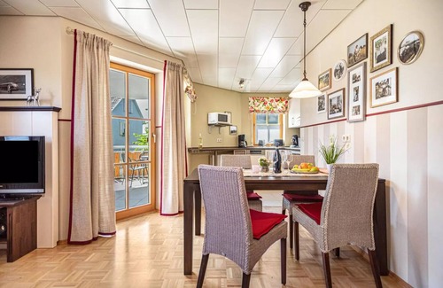 Neufrach Apartment | Stylish 2-Bedroom Apartment with Kitchen & Breakfast Included
