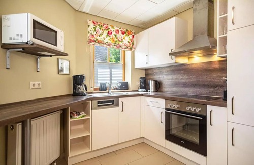 Neufrach Apartment | Stylish 2-Bedroom Apartment with Kitchen & Breakfast Included