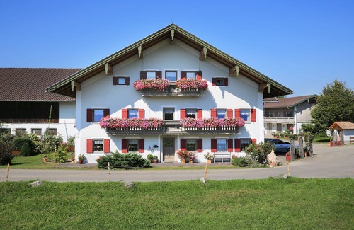Siegsdorf Apartment | Cozy 2-Bedroom Apartment with Balcony & Spa Amenities
