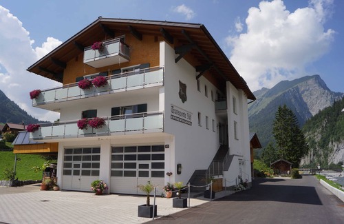 Au Apartment | Top Floor Apartment at Gästehaus Monika: 10/10 Guest Rated