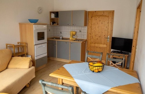 Berg Apartment | Cozy Vacation Apartment with Orchard View and Pool Access