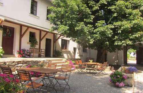 Berg Apartment | Cozy Vacation Apartment with Orchard View and Pool Access