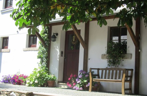 Berg Apartment | Cozy Vacation Apartment with Orchard View and Pool Access