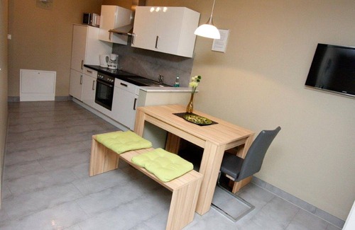 Rust Apartment | Family-Friendly Vacation Apartment with Kitchen & Breakfast