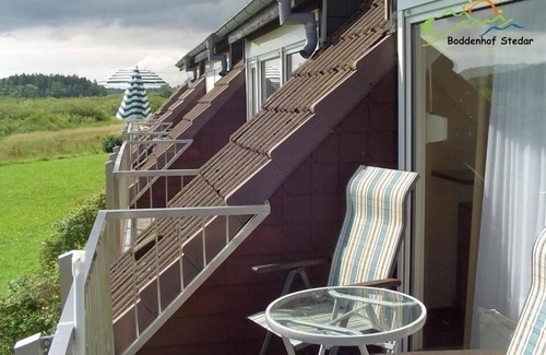 Buschvitz Apartment | Vacation apartment 54 - comfort and tranquillity on two levels with balcony and WiFi