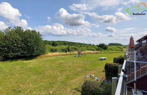 Buschvitz Apartment | Vacation apartment 54 - comfort and tranquillity on two levels with balcony and WiFi