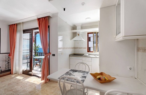 Candelaria Apartment | Sea View Apartment 'El Descanso' with Shared Pool & Wi-Fi