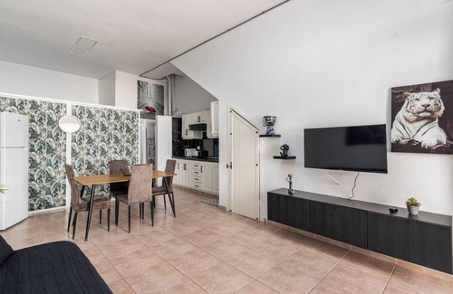 La Listada Apartment | Oceanfront Vacation Apartment 'Apartamento La Listada Bajo' with Wi-Fi