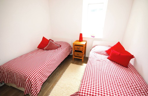 Wentow Condo | Serene Alpin 1 Apartment by the Lake - Pet Friendly Retreat