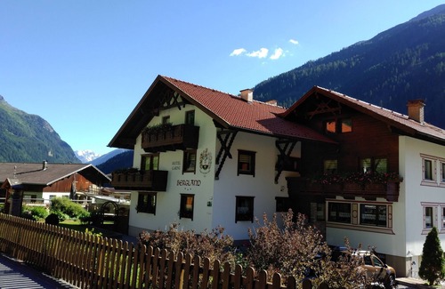 Kaunertal Apartment | Spacious Kaunertal Apartment for 6 with Pool & Pet Access