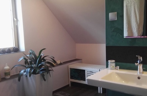 Harthau Apartment | Spacious Vacation Apartment for 7 in Chemnitz