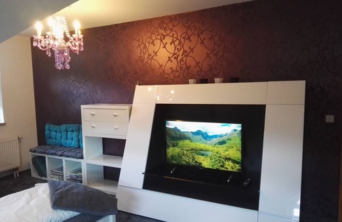Harthau Apartment | Spacious Vacation Apartment for 7 in Chemnitz