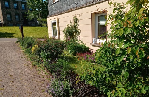 Fronhofen Apartment | Spacious Kleinich Apartment for 5 with Family-Friendly Amenities
