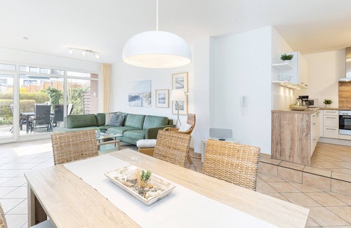 Groemitz Apartment | Inviting Apartment for 6 Guests with Oceanfront Access