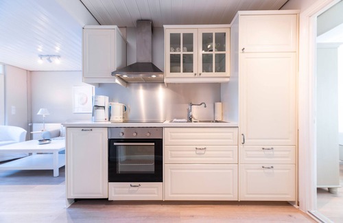 Utersum Apartment | Cozy Apartment for 3 with Ocean View in Utersum