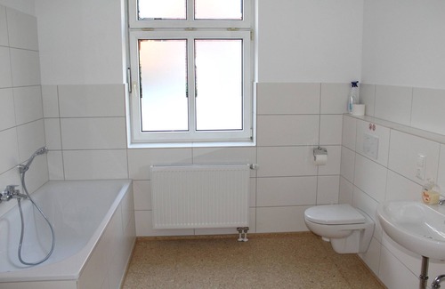Zulpich Apartment | Spacious Zülpich Apartment for 5 Guests - Pet Friendly