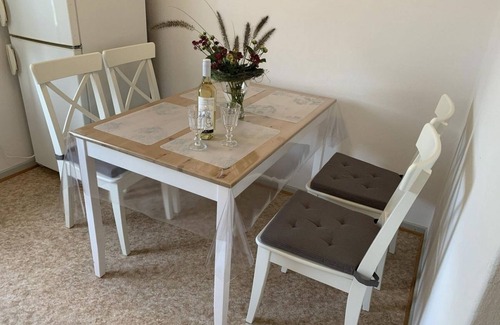 Dietrichsfeld Apartment | Cozy Apartment for 4 in Aurich with Kitchen & Pet-Friendly