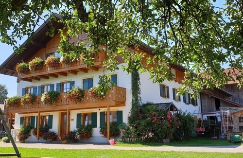 Bobing Apartment | Cozy Apartment for 5 Guests in Böbing with Spa Access