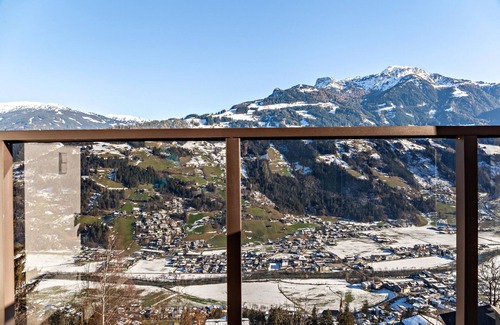 Hippach Apartment | Experience App 20 Personen Innerspielleiten with Mountain Views