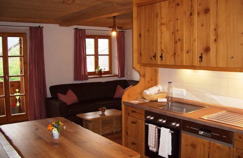 Kleinhogl Apartment | Cozy Vacation Apartment in Bavaria for Up to 6 Guests