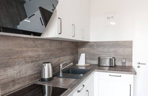 Heumarkt Condo | Cozy Charlotte Apartment by the Elbe with Free Parking