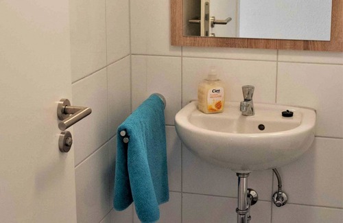 Hassels Apartment | Cozy Vacation Apartment D17: Family-Friendly with Kitchen