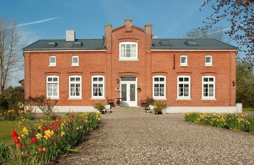 Albertsdorf Apartment | Oceanfront Apartment for 2 Guests in Albertsdorf - Rated 9/10