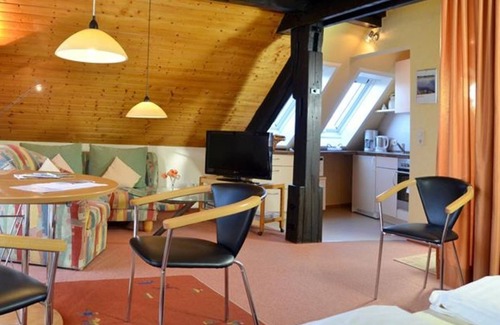 Bischofsgruen Apartment | Cozy Studio Retreat for Two - Ferienwohnungen Familie Fuss