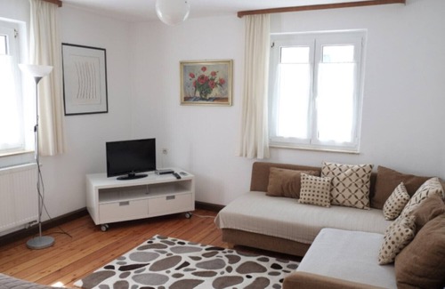 Gerolzhofen Apartment | Stylish First Floor Apartment with Kitchen & Breakfast Included