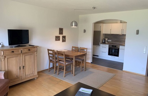 Langenargen Apartment | Cozy 1-Bedroom Vacation Apartment with Kitchen & Breakfast
