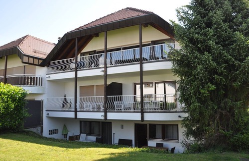 Langenargen Apartment | Cozy 1-Bedroom Vacation Apartment with Kitchen & Breakfast