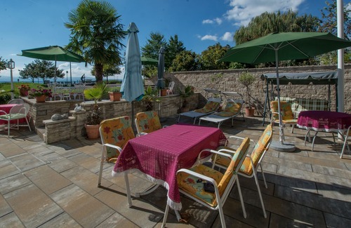 Langenargen Apartment | Cozy 1-Bedroom Vacation Apartment with Ocean View & Pool