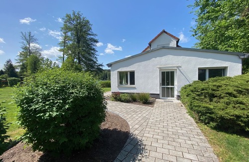 Motzen Apartment | Idyllic Lakefront Apartment "Hang" with Family-Friendly Amenities