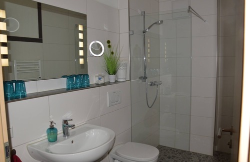 Rheinhausen Apartment | Cozy Apartment for 6 Guests with Kitchen in Rheinhausen