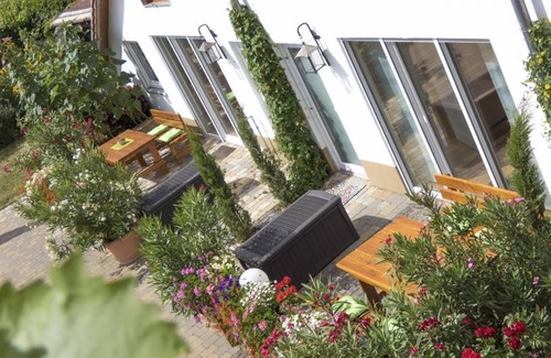 Ruppertsberg Apartment | Cozy Vacation Apartment "Paradiesgarten" - Winzerhaus Retreat