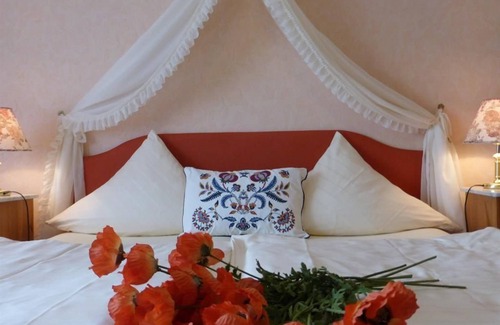 Schwedelbach Bed & Breakfast | Cozy Apartment "Blütenzauber" at Birnbaumhof with Breakfast