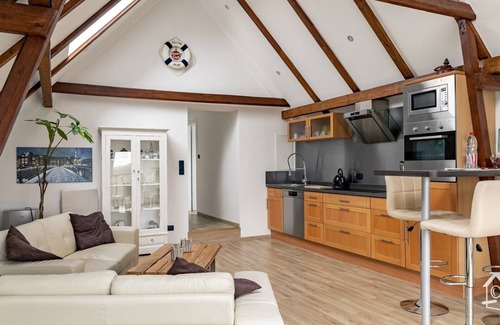 Bachenbrock Apartment | Cozy Oceanfront Apartment for 4 Guests in Steinkirchen