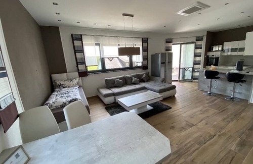 Wackersdorf Apartment | Modern Vacation Apartment Stefan with Family-Friendly Amenities