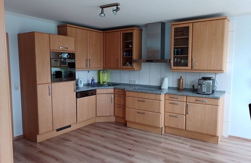 Wiesens Apartment | Family-Friendly Apartment in Aurich with Pool & Breakfast