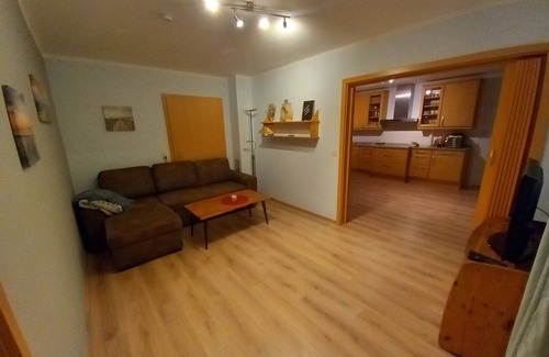 Wiesens Apartment | Family-Friendly Apartment in Aurich with Pool & Breakfast