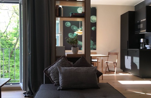 Neukoelln Apartment | Cozy Vacation Apartment for Up to 6 Guests with Kitchen